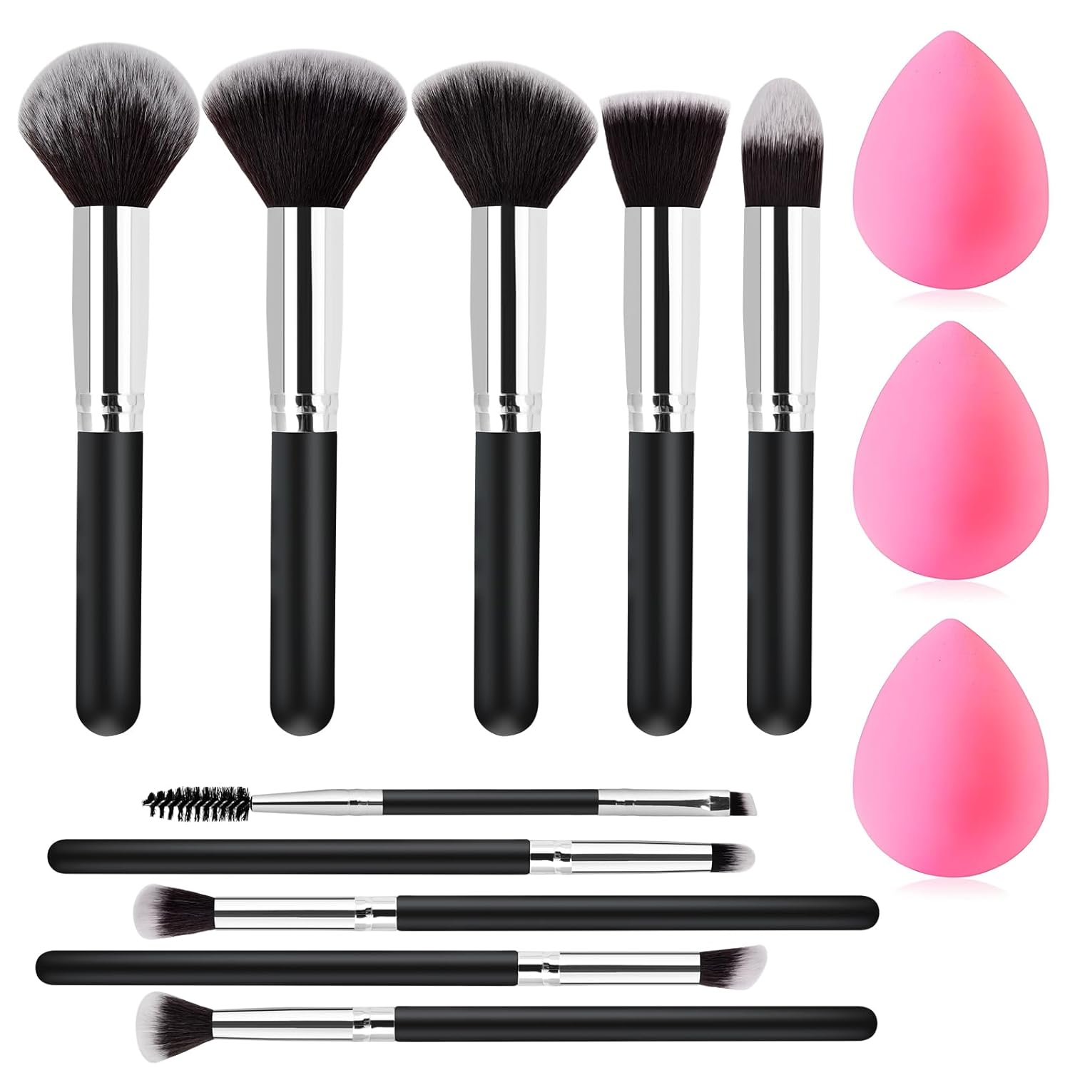 Make-up Pinselset mit verschiedenen Pinseln und Make-up-Schwämmen für ein perfektes Schminkergebnis.