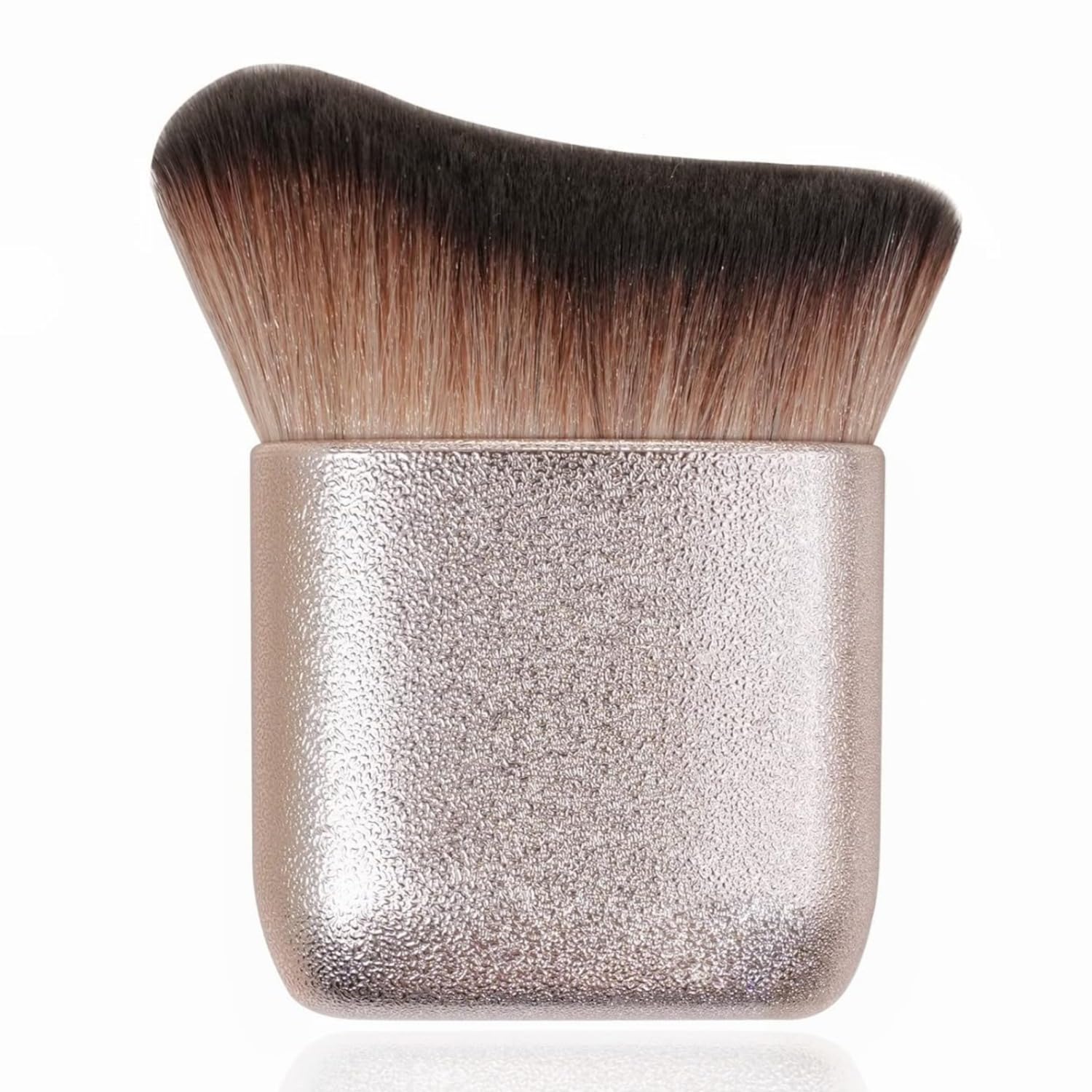 Make-up Pinsel mit synthetischen Borsten für ein perfektes Finish und angenehmes Hautgefühl.